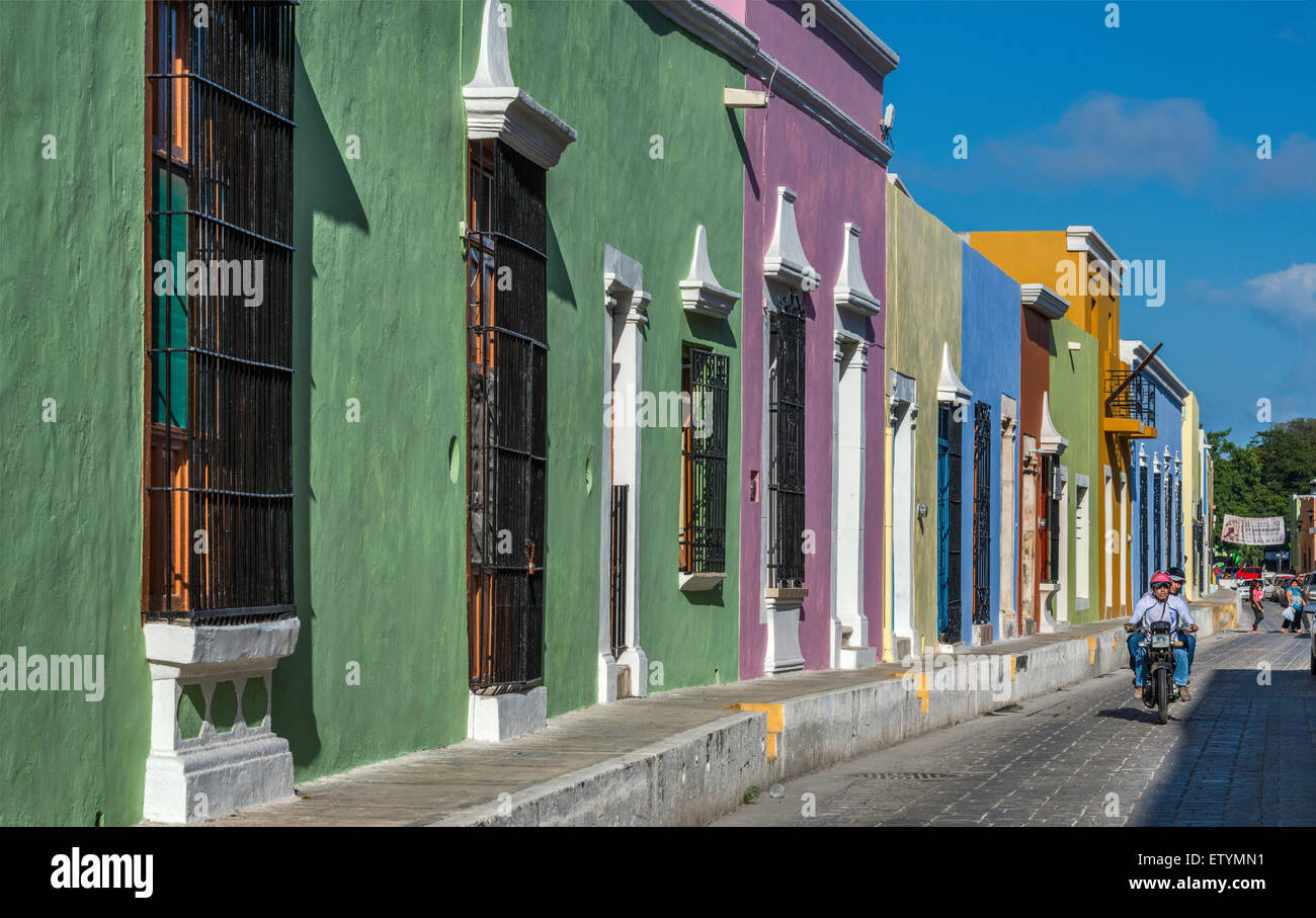 Maisons coloniales espagnoles sur la Calle 14 à Campeche, Yucatan, Mexique Banque D'Images
