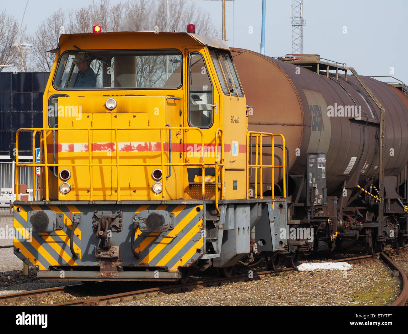 L'image montre le LBC shunter Big Mak, un gros remorqueur dans le port de Rotterdam, engagé dans la manœuvre de pétroliers et de navires de charge dans le port. Banque D'Images