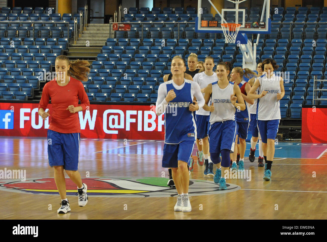 Debrecen, Hongrie. 16 Juin, 2015. Les joueurs de l'équipe de basket-ball tchèque Femmes en action au cours de la formation à Debrecen, Hongrie, le 16 juin 2015. © David Svab/CTK Photo/Alamy Live News Banque D'Images