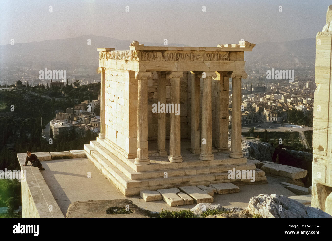 Temple d'Athéna Nike dans le milieu des années 60 Historische Aufnahme des Niketempels Sechzigerjahren dans den der Akropolis Banque D'Images
