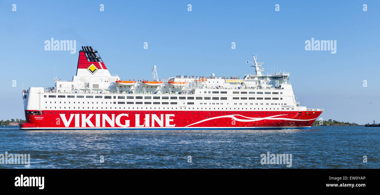 Helsinki, Finlande - le 13 juin 2015 : le Ferry finlandaise Viking Line Mme Mariella s'éteint d'Helsinki port passager Banque D'Images