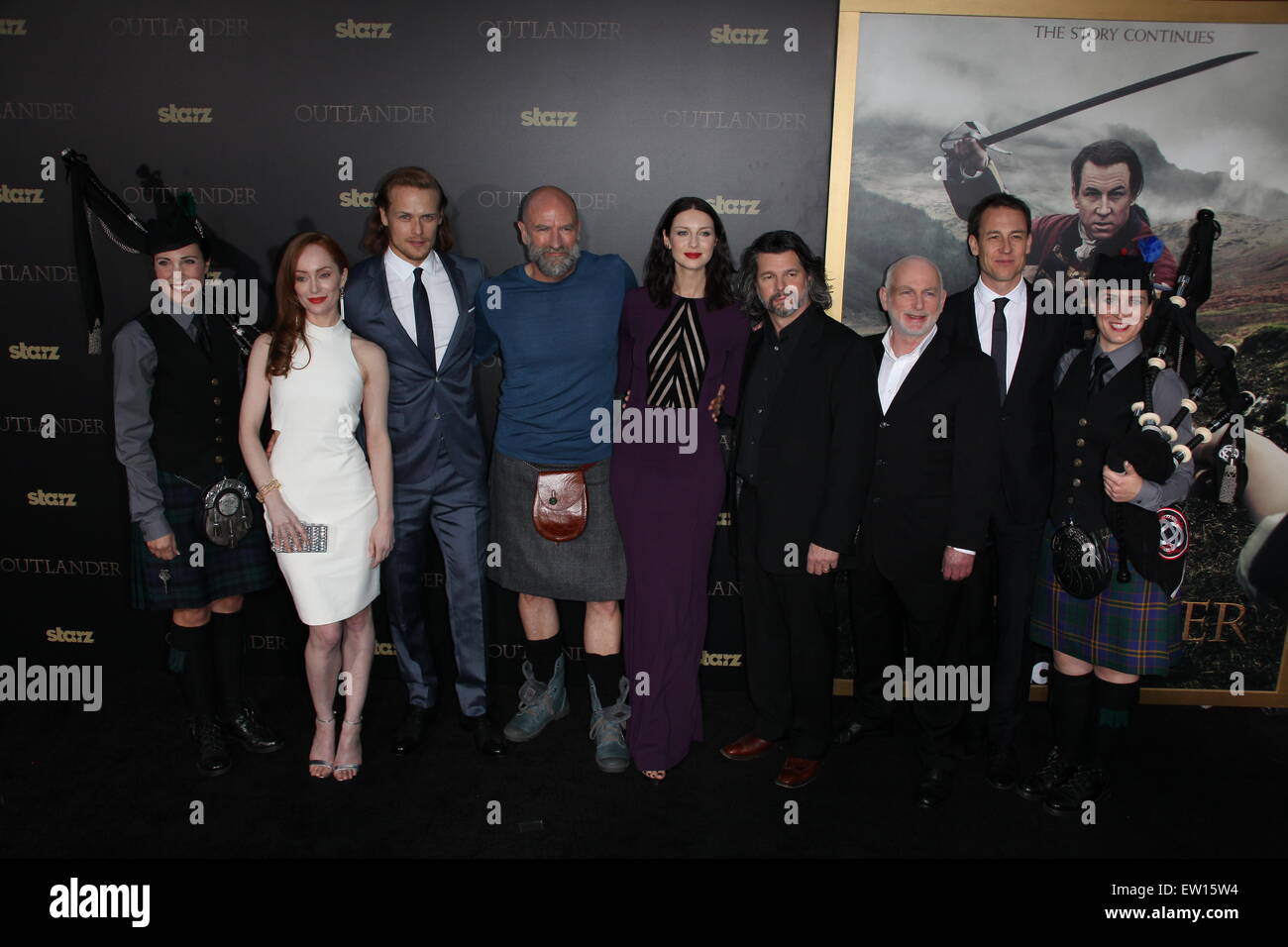 La mi-saison New York premiere de "Outlander" au Ziegfeld Theatre - Tapis rouge avec des arrivées : Lotte Verbeek, Sam Heughan, Graham McTavish, Caitriona Balfe, Ronald D. Moore, Gary Lewis, Tobias Menzies Où : New York City, United States Quand : 01 Avril 2015 C Banque D'Images