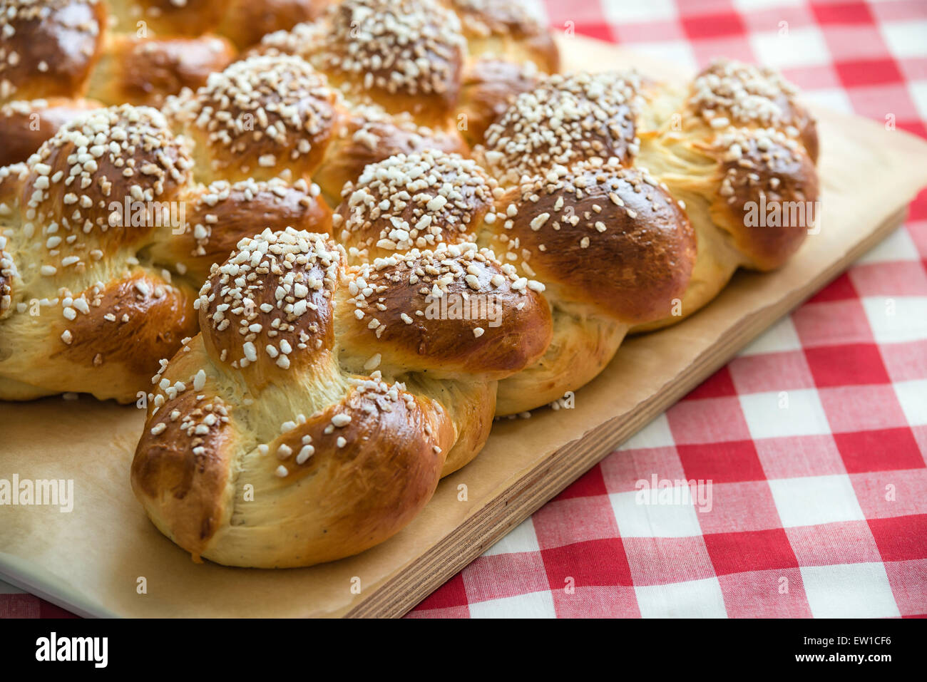 Sweet pain fraîchement cuit tressé loafs Banque D'Images