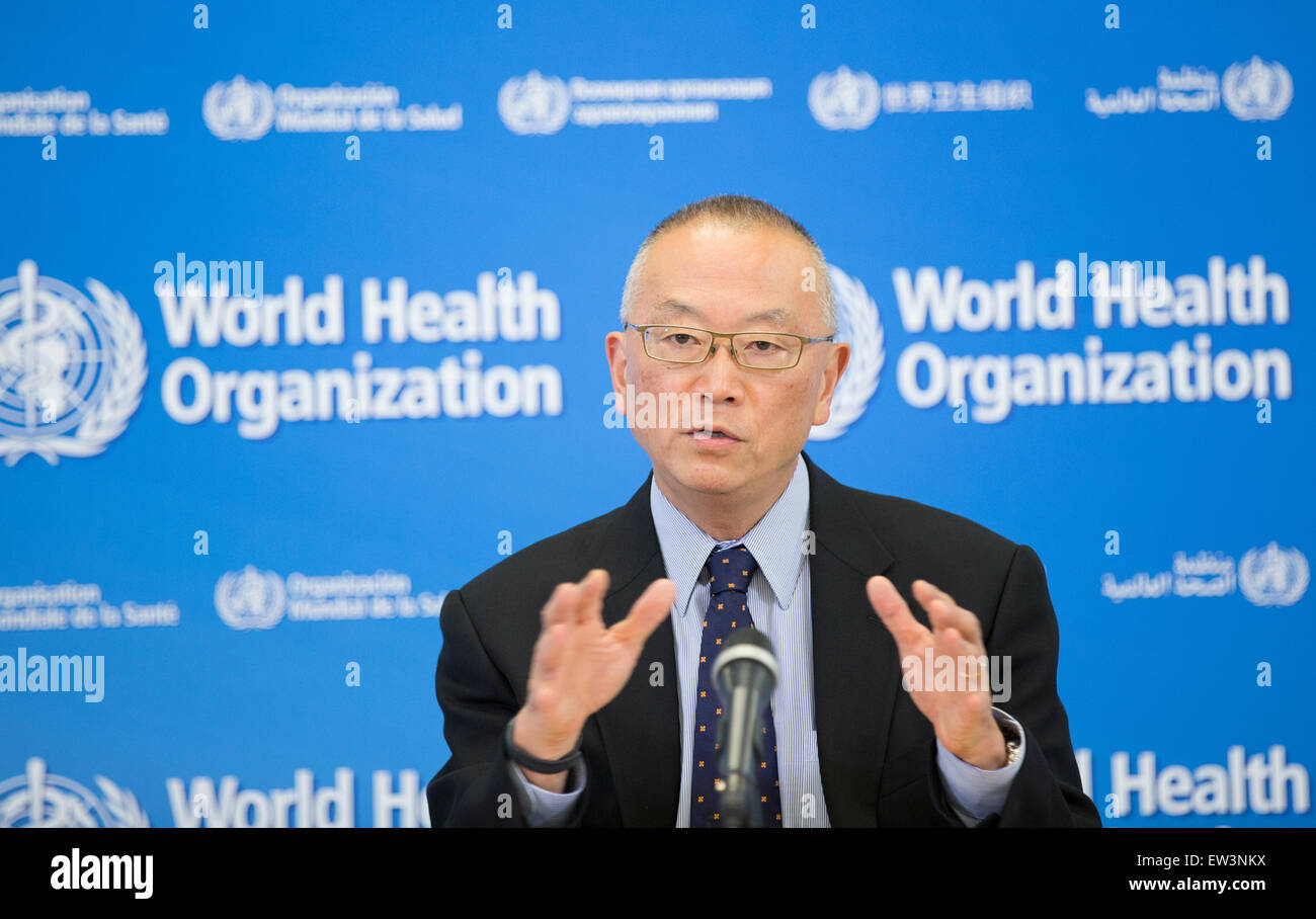(150617)-- GENÈVE, 17 juin 2015(AFP)-- Keiji Fukuda, Sous-directeur général de la santé La sécurité de l'Organisation mondiale de la Santé(OMS), prend la parole lors d'une conférence de presse à Genève, Suisse, le 17 juin 2015. L'Organisation mondiale de la Santé le mercredi a déclaré que l'éclosion de mers en Corée du Sud en ce moment ne constitue pas une urgence de santé publique. (Xinhua/Xu Jinquan)(l'azp) Banque D'Images