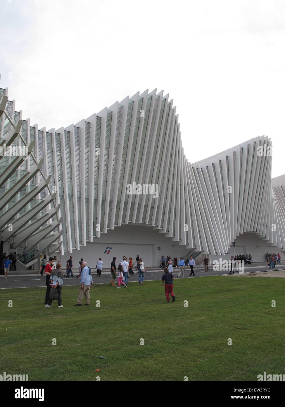 Gare ferroviaire à grande vitesse, AV Mediopadana, architecte Santiago Calatrava, Reggio nell'Emilia, Province de Reggio Emilia, Italie Banque D'Images