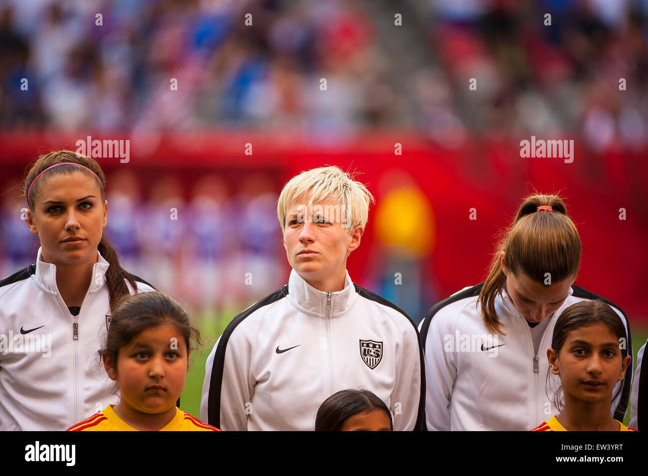 Vancouver, Canada. 16 Juin, 2015. United States demie Megan Rapinoe (# 15) lors de l'ouverture du match entre le Nigeria et les Etats-Unis à la Coupe du Monde féminine de la FIFA Canada 2015 au BC Place Stadium. Les États-Unis a remporté le match 1-0. Crédit : Matt Jacques/Alamy Live News Banque D'Images Vancouver, Canada. 16 Juin, 2015. United States demie Megan Rapinoe (# 15) lors de l'ouverture du match entre le Nigeria et les Etats-Unis à la Coupe du Monde féminine de la FIFA Canada 2015 au BC Place Stadium. Les États-Unis a remporté le match 1-0. Crédit : Matt Jacques/Alamy Live News Banque D'Images