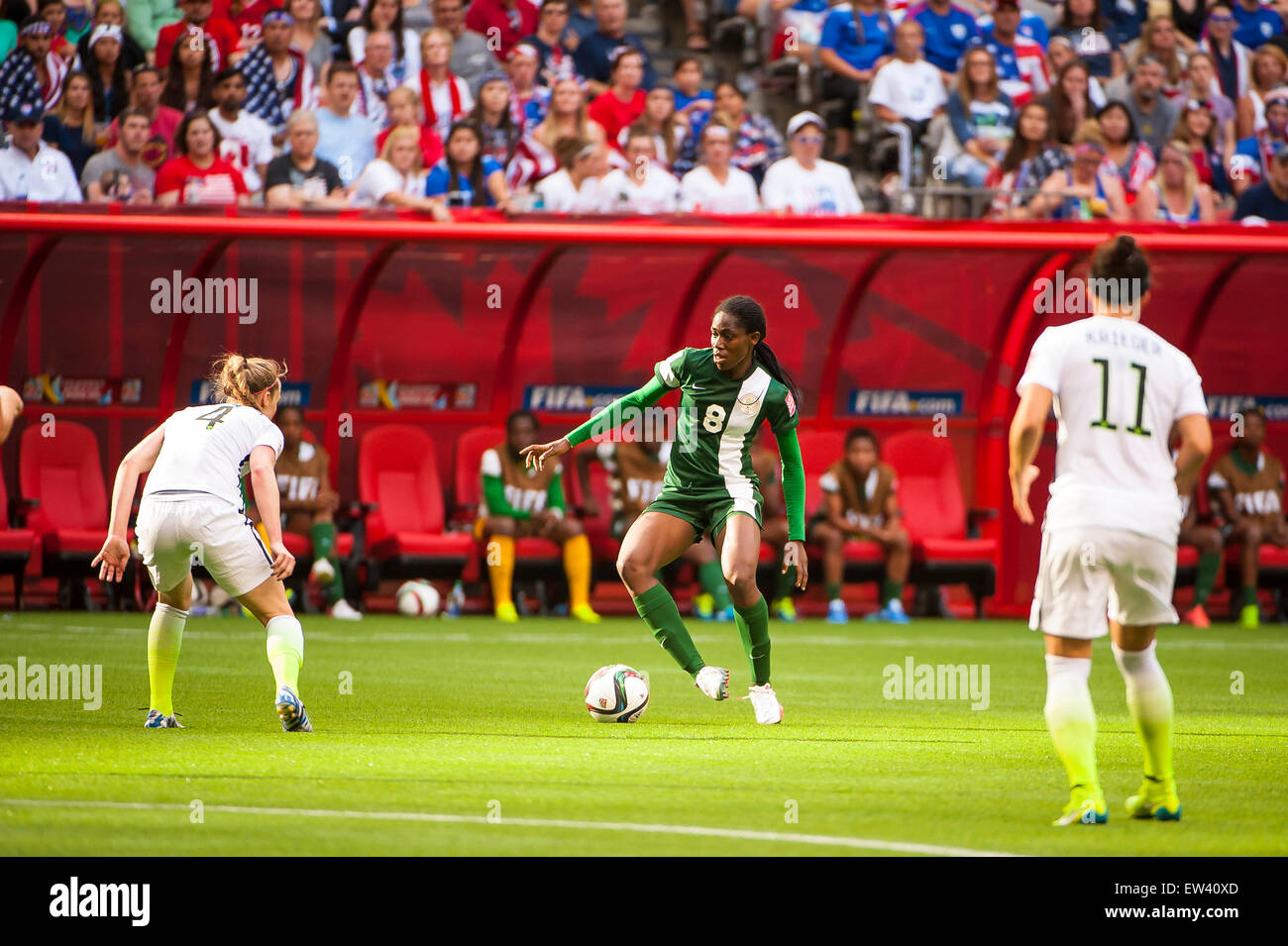 Vancouver, Canada. 16 Juin, 2015. Oshoala Asisat Nigeria l'avant (# 8) avec la balle lors de l'ouverture du match entre le Nigeria et les Etats-Unis à la Coupe du Monde féminine de la FIFA Canada 2015 au BC Place Stadium. Les États-Unis a remporté le match 1-0. Crédit : Matt Jacques/Alamy Live News Banque D'Images Vancouver, Canada. 16 Juin, 2015. Oshoala Asisat Nigeria l'avant (# 8) avec la balle lors de l'ouverture du match entre le Nigeria et les Etats-Unis à la Coupe du Monde féminine de la FIFA Canada 2015 au BC Place Stadium. Les États-Unis a remporté le match 1-0. Crédit : Matt Jacques/Alamy Live News Banque D'Images