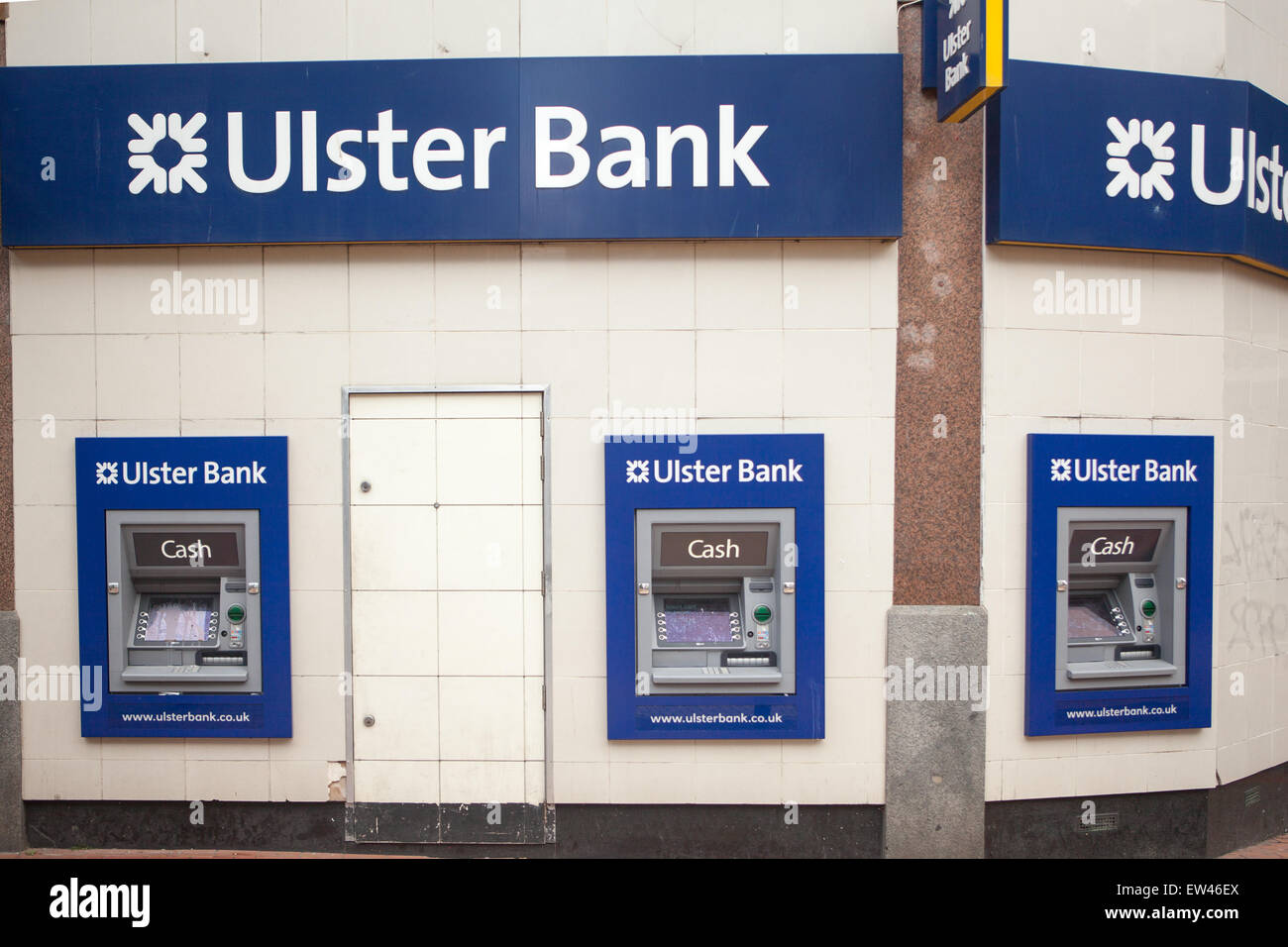 Belfast, Royaume-Uni. 17 juin 2015 Ulster Bank ATM sur l'Avenue Royale à Belfast, où les clients ont subi des retards après 600 000 paiements n'étaient pas faites par les propriétaires d'Ulster Bank Banque Royale du Scotland​​ (RBS) Credit : Bonzo/Alamy Live News Banque D'Images