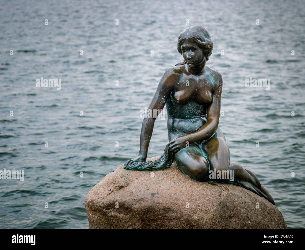 La Statue de la Petite Sirène au bord de l'eau à Copenhague, Danemark. Banque D'Images La Statue de la Petite Sirène au bord de l'eau à Copenhague, Danemark. Banque D'Images