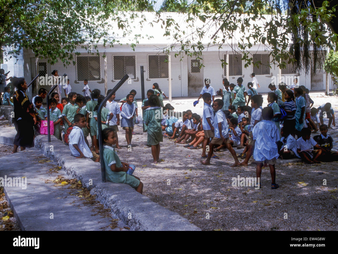 Cours d'école pendant la pause déjeuner. République de Nauru, Pacifique central Banque D'Images