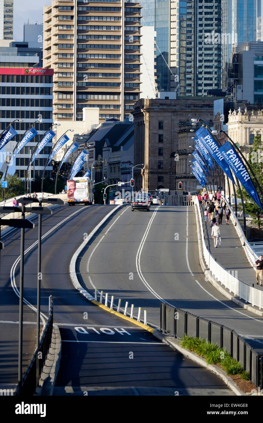 Les autobus sur le pont Victoria, Brisbane Banque D'Images