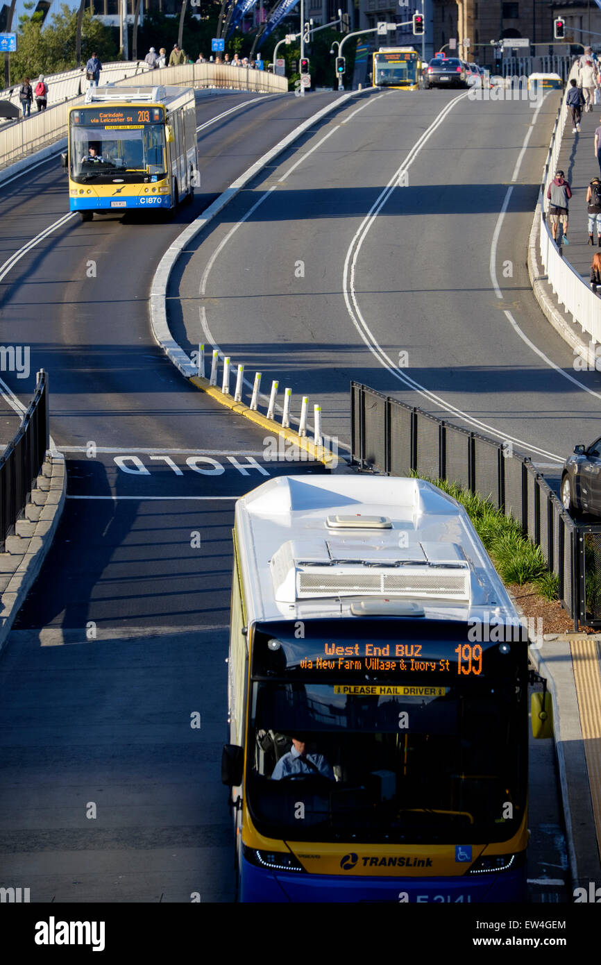 Les autobus sur le pont Victoria, Brisbane Banque D'Images