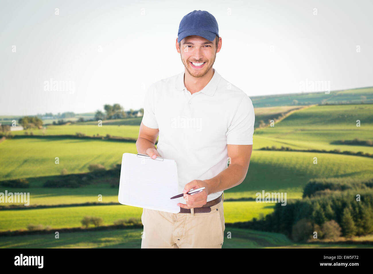 Composite image of delivery man holding clipboard Banque D'Images
