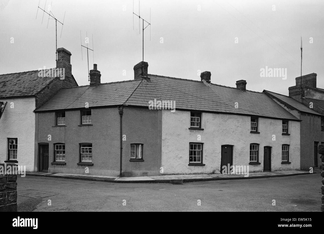 La rue Bridge, à Crickhowell, Powys, Pays de Galles. 1964. Banque D'Images