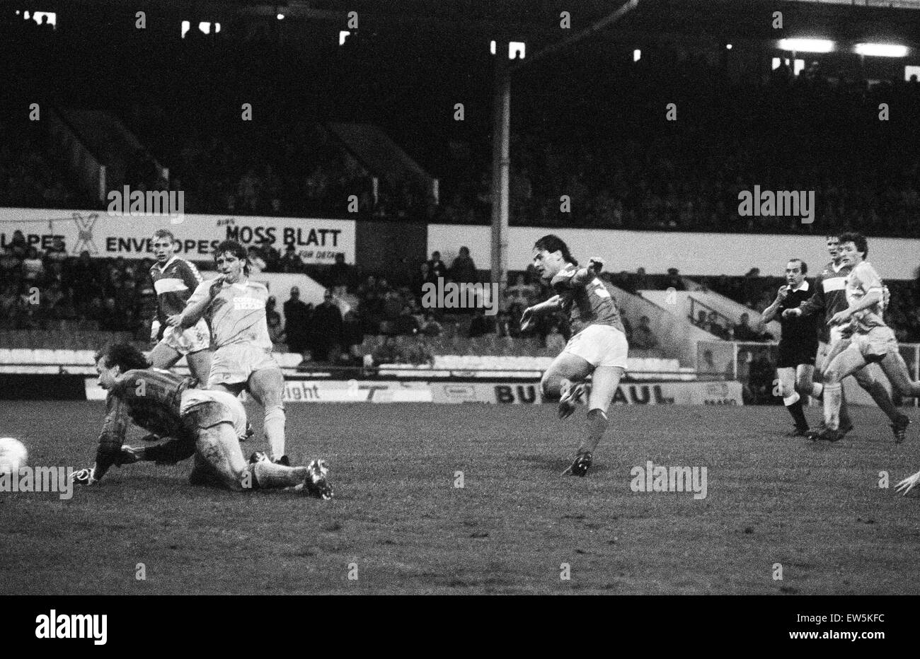 Division de la Ligue anglaise trois match à Ayresome Park. 4 Middlesbrough v Bournemouth 0. L'action dans la sanction sont comme score Middlesbrough un de ses quatre objectifs. 1er novembre 1986. Banque D'Images
