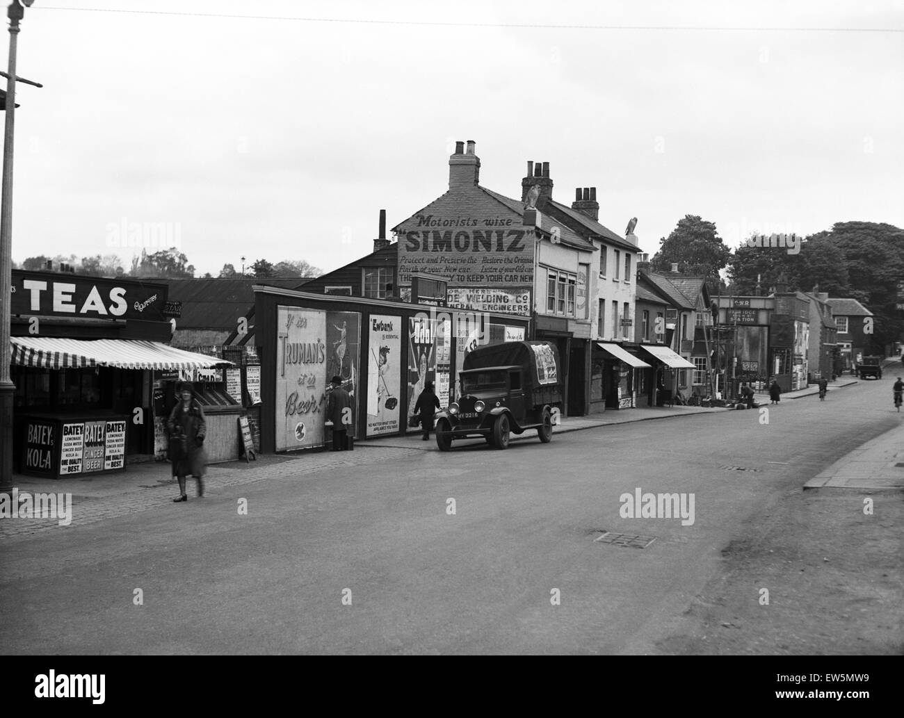 High Street Uxbridge vu du pont de Londres. Circa 1931 Banque D'Images