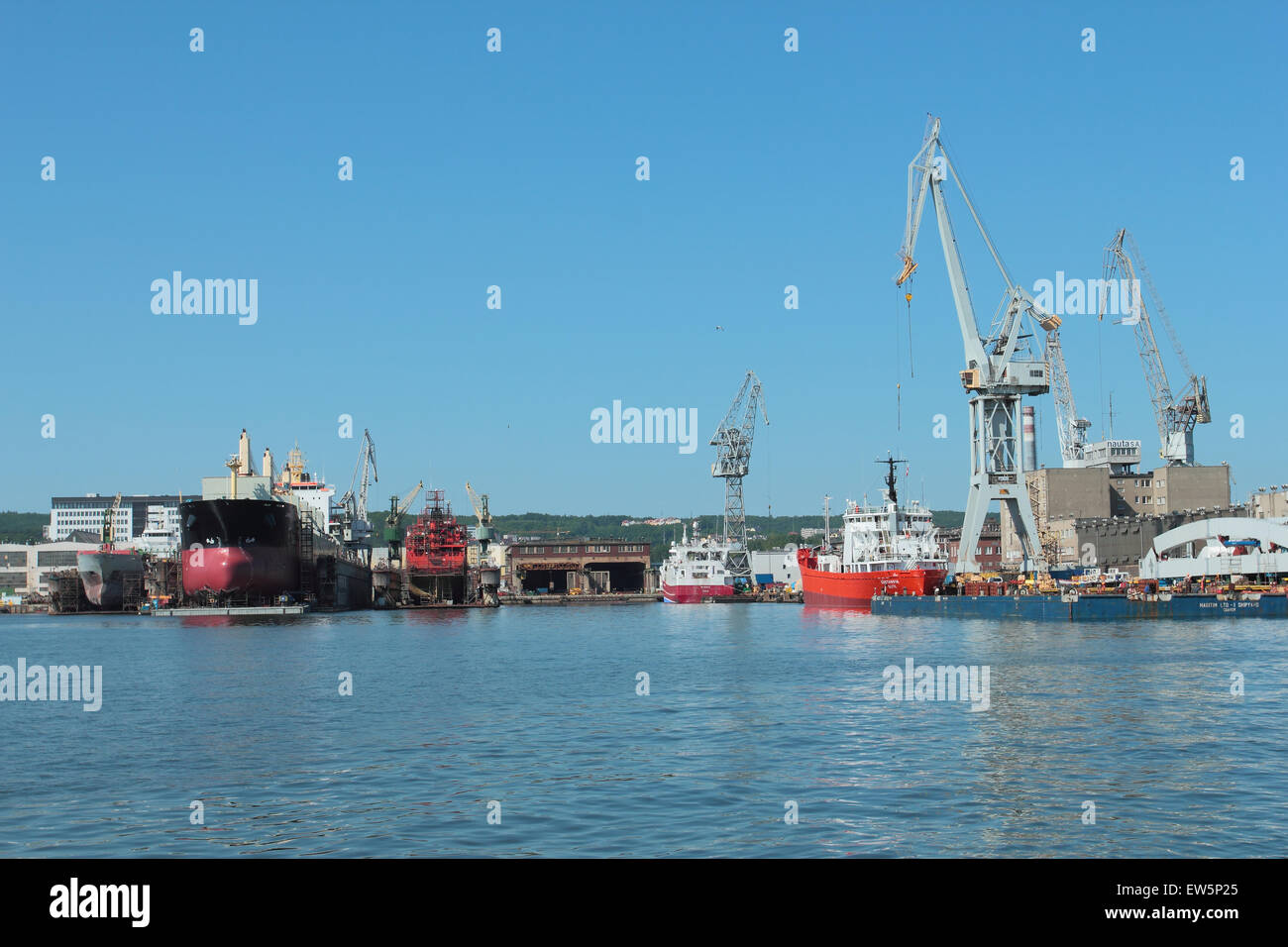 Chantier naval de Gdynia, Pologne. Avis sur l'utilisation de grues et docks secs Banque D'Images