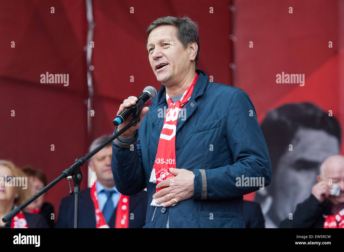 Russie, Moscou - 18 avril : Vice-président de la Douma de l'Assemblée fédérale Alexander Zhukov parler en cas de 80e anniversaire de l'équipe de Spartak Luzhniki de Moscou, Russie, 2015 Banque D'Images