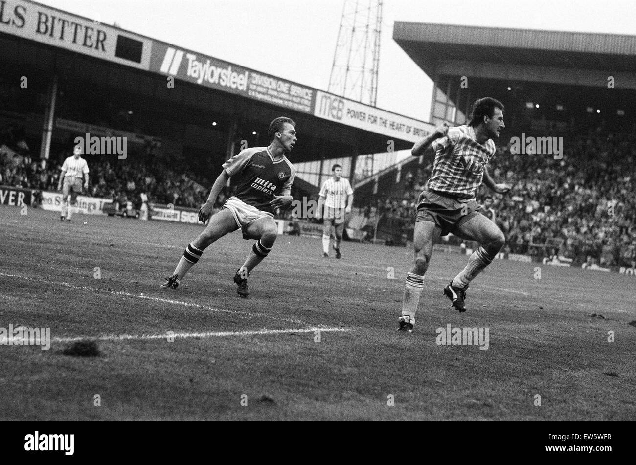 Un match de division de Aston Villa 6 - 2 Everton tenue à Villa Park. 5e novembre 1989. Banque D'Images