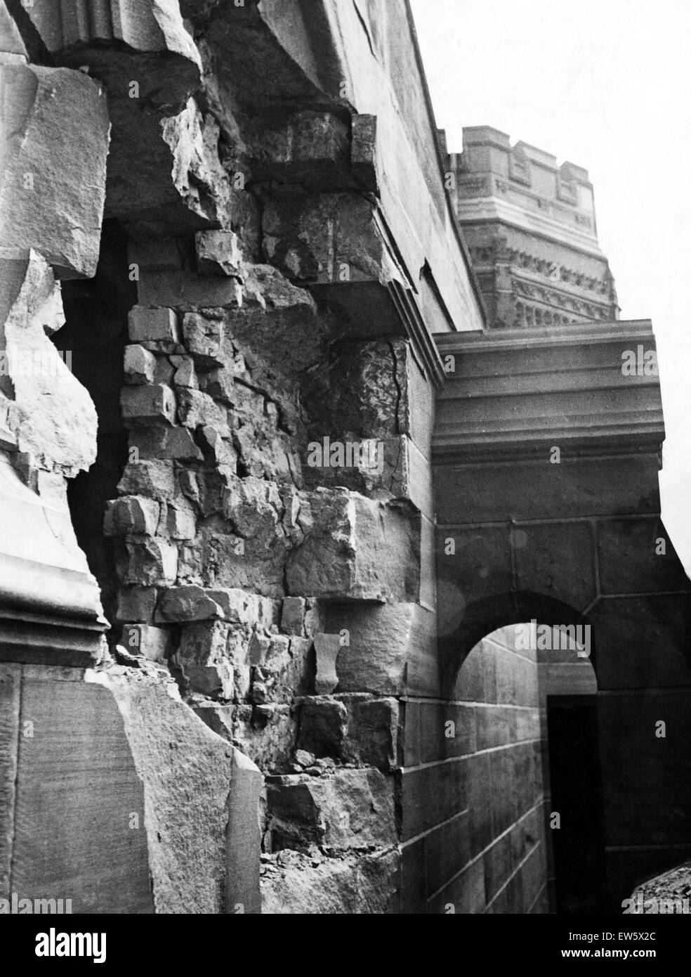 Dommages causés par les bombes qui pénètrent dans le toit de la Memorial Derby, Liverpool Anglican Cathedral, Merseyside. 2 juin 1941. Banque D'Images