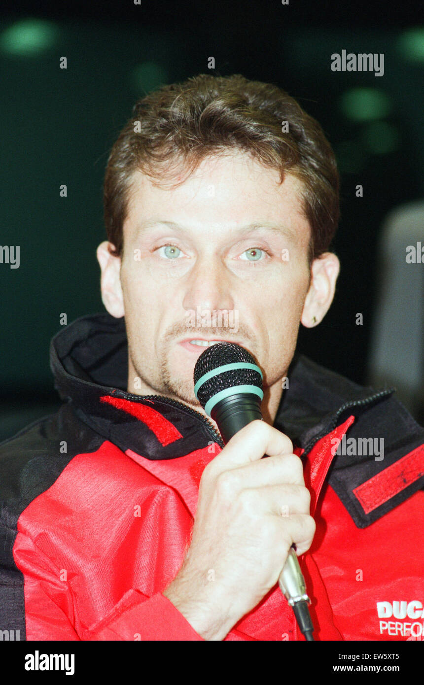 Carl Fogarty à Donington Park, news conférence de presse à venir de la série de championnat du Monde de Superbike, le 9 avril 1998. Banque D'Images