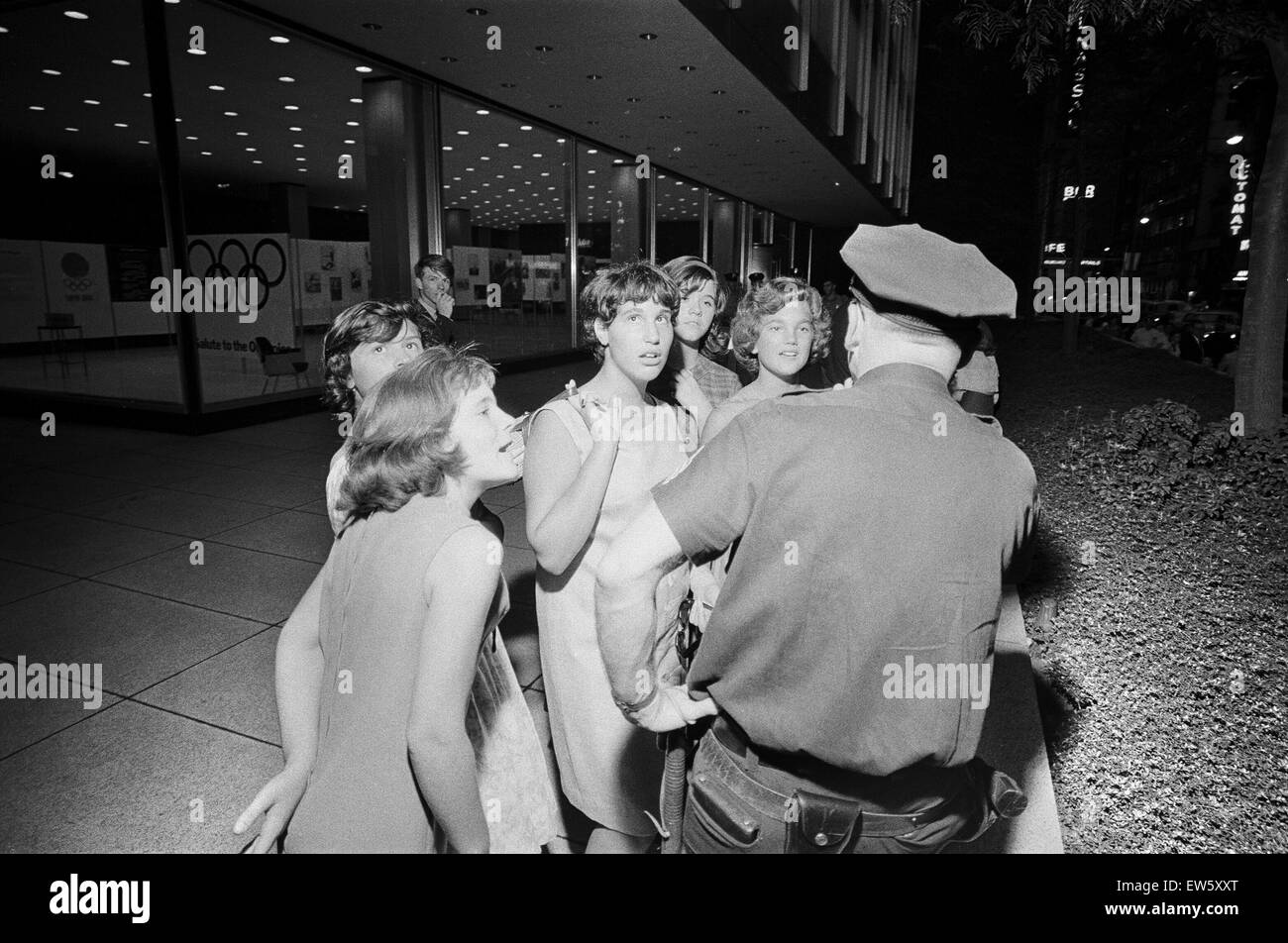 Les Beatles à New York City, sur leur tournée nord-américaine un chef de leur concert qui aura lieu à Forest Hills. (Photo) Fans déchaînée pour les Beatles. 28 août 1964. Banque D'Images