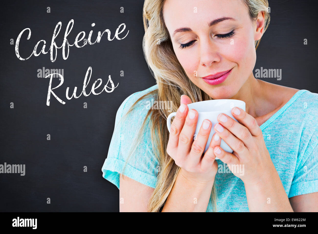 Composite image of smiling blonde avec boisson chaude relaxing Banque D'Images