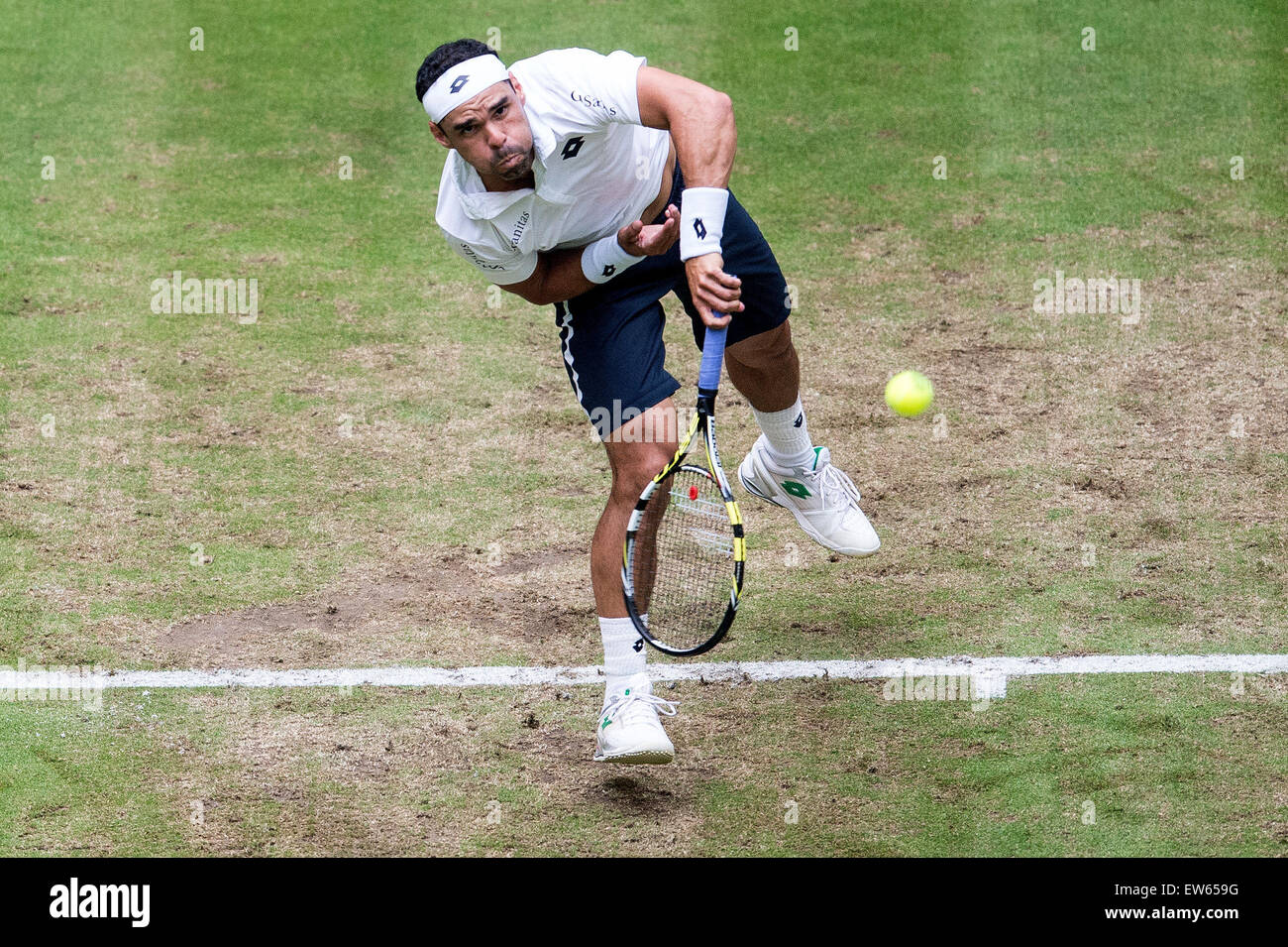 Halle, Allemagne. 18 Juin, 2015. Alejandro Falla de Colombie en action dans la ronde de 16 match contre Janowicz de Pologne pendant le tournoi de tennis de l'ATP à Halle, Allemagne, 18 juin 2015. Photo : MAJA HITIJ/dpa/Alamy Live News Banque D'Images