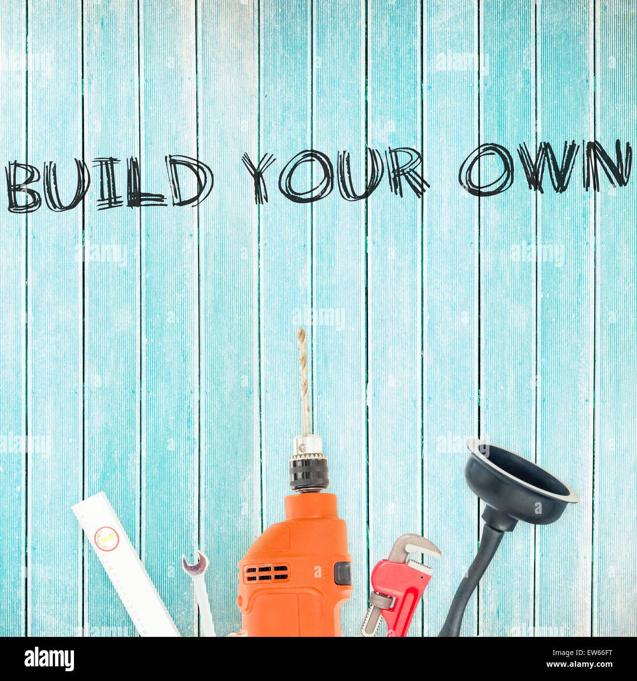 Construire votre propre contre outils sur fond de bois Banque D'Images