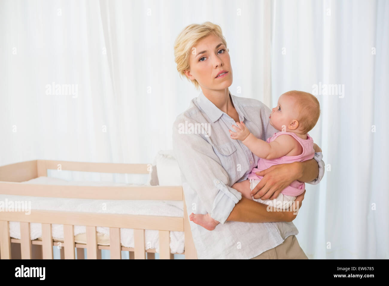 Beauitiful woman holding her baby girl Banque D'Images