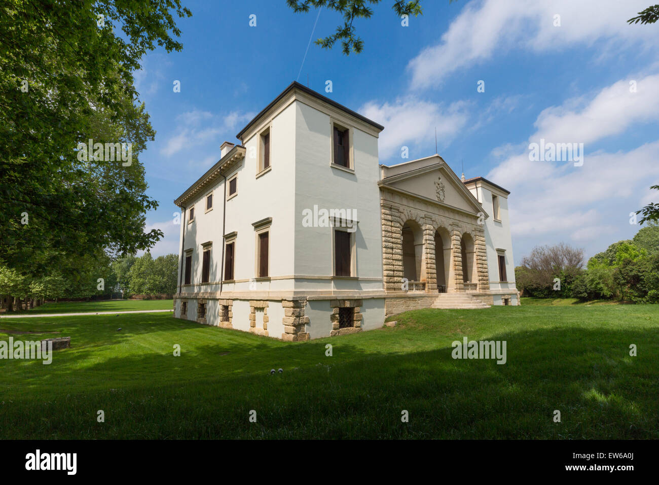 La Villa Pisani Bonetti est une villa patricienne conçue par Andrea Palladio, situé à Bagnolo, un hameau de la commune de Lonigo dans la région Vénétie en Italie. Banque D'Images