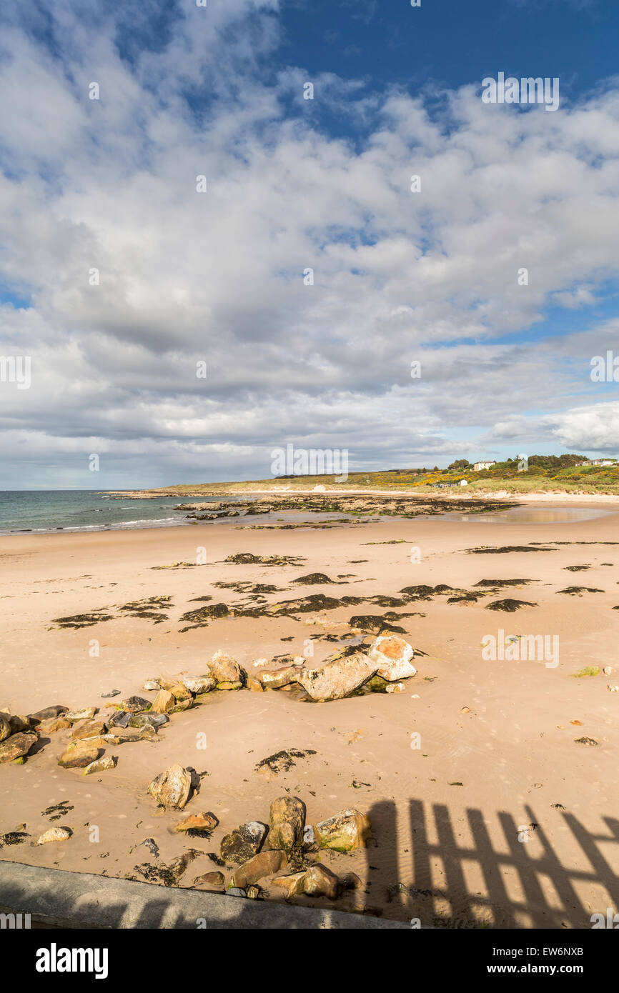 Hopeman beach sur le Moray Firth en Ecosse. Banque D'Images