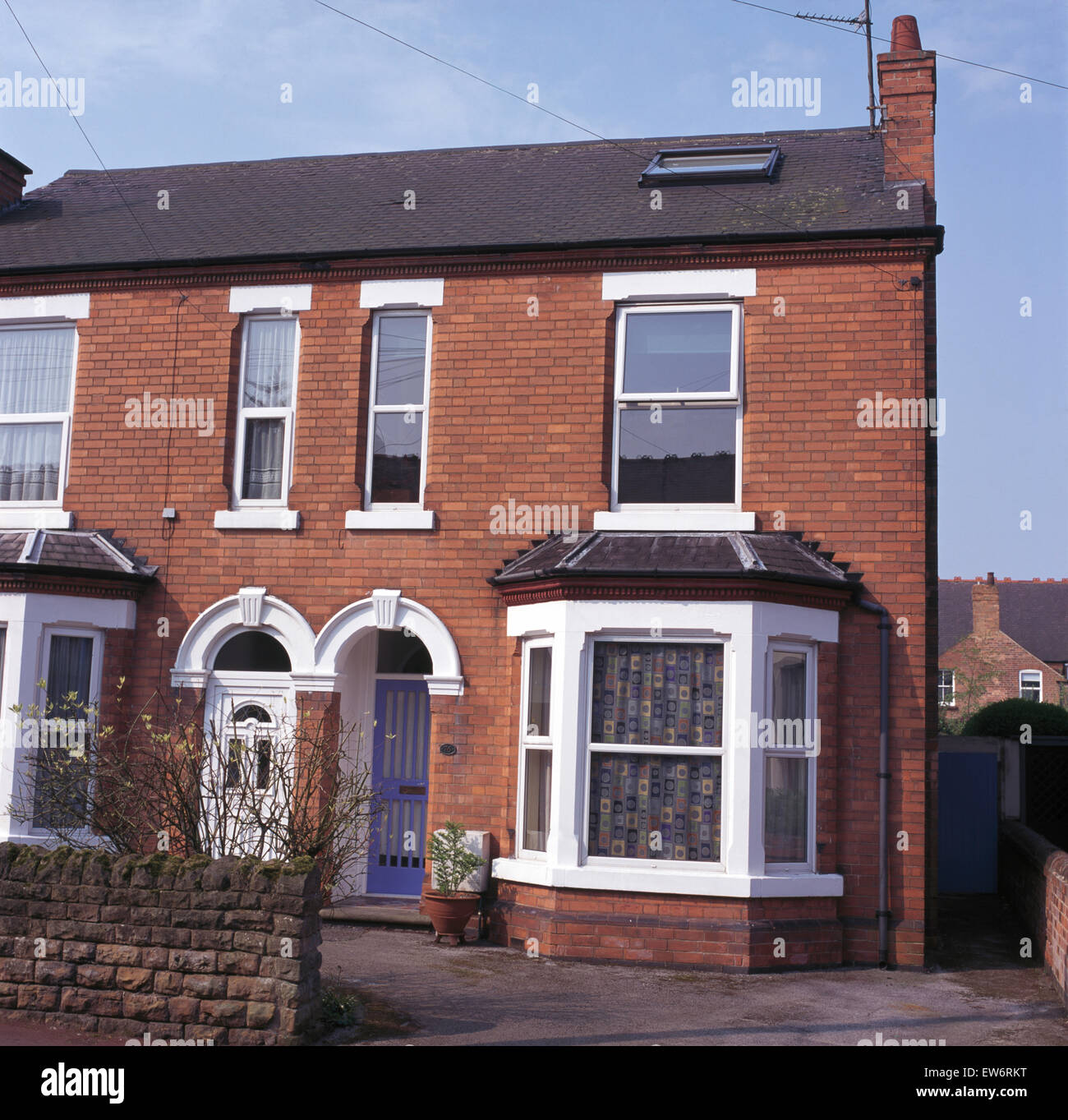 De l'extérieur d'un petit, semi-détaché maison victorienne Banque D'Images