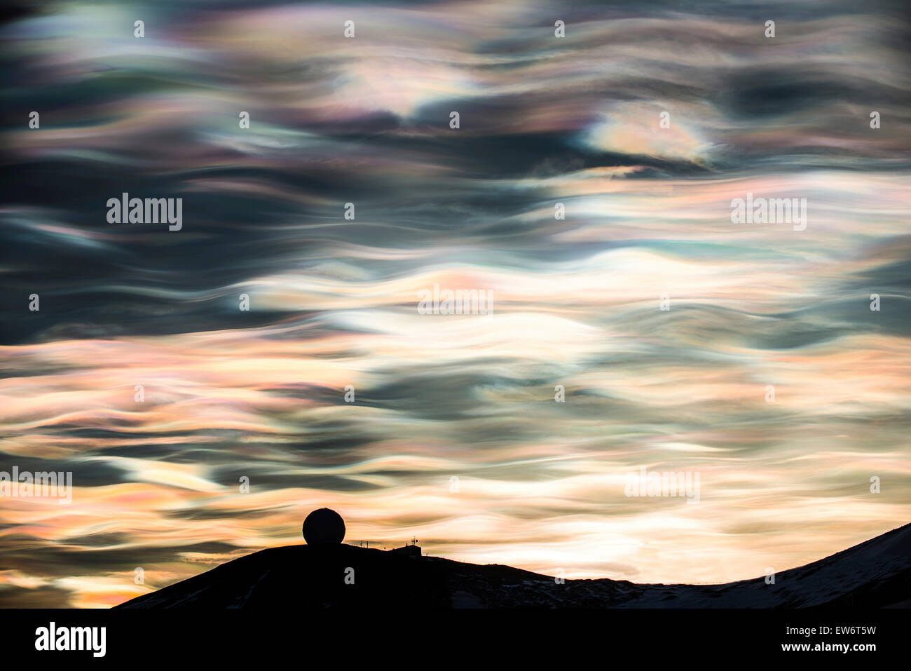 Nuages nacrés sur l'île de Ross, en Antarctique Banque D'Images