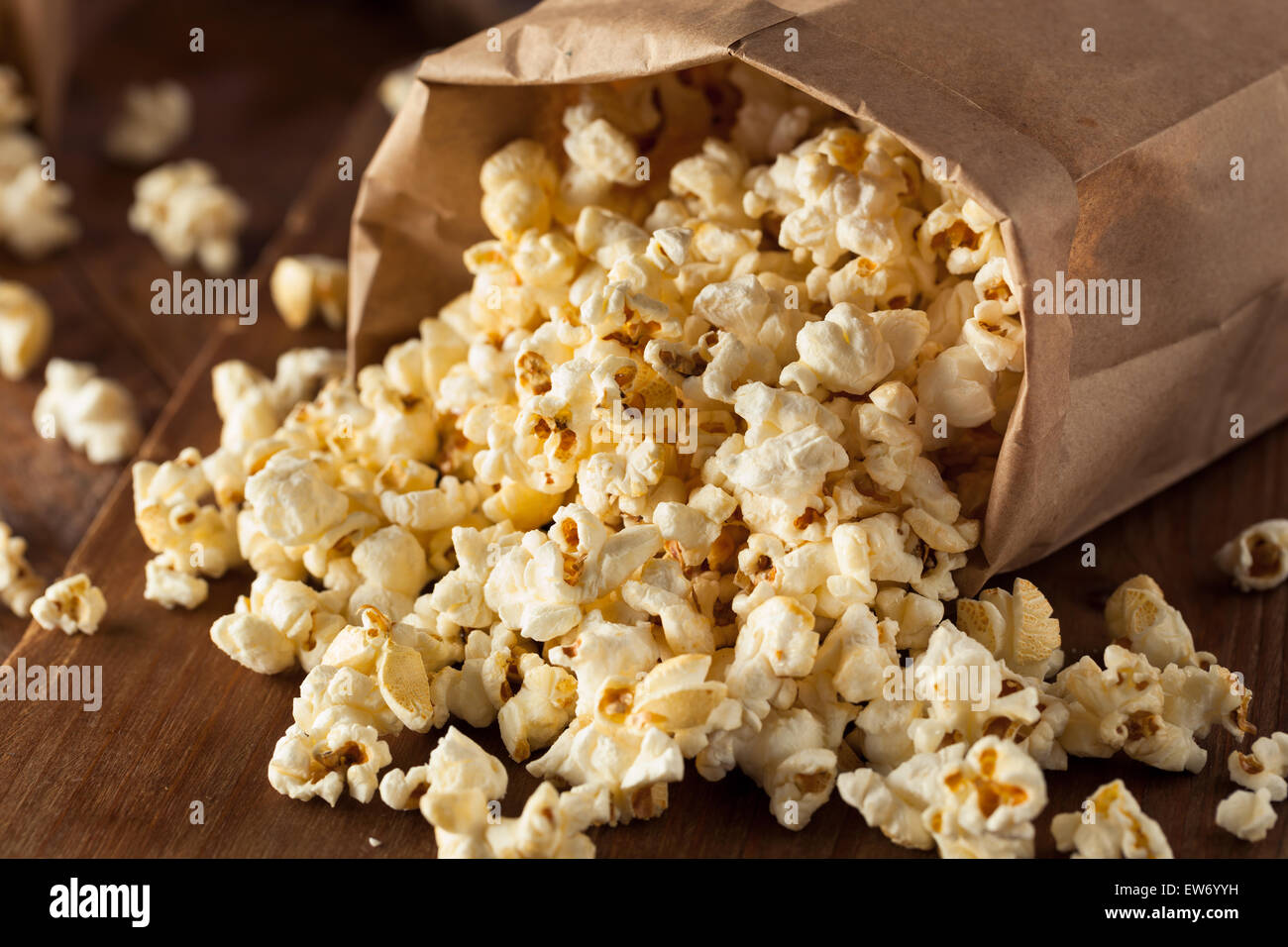 Électrique fait maison dans un sac de Popcorn Maïs Banque D'Images