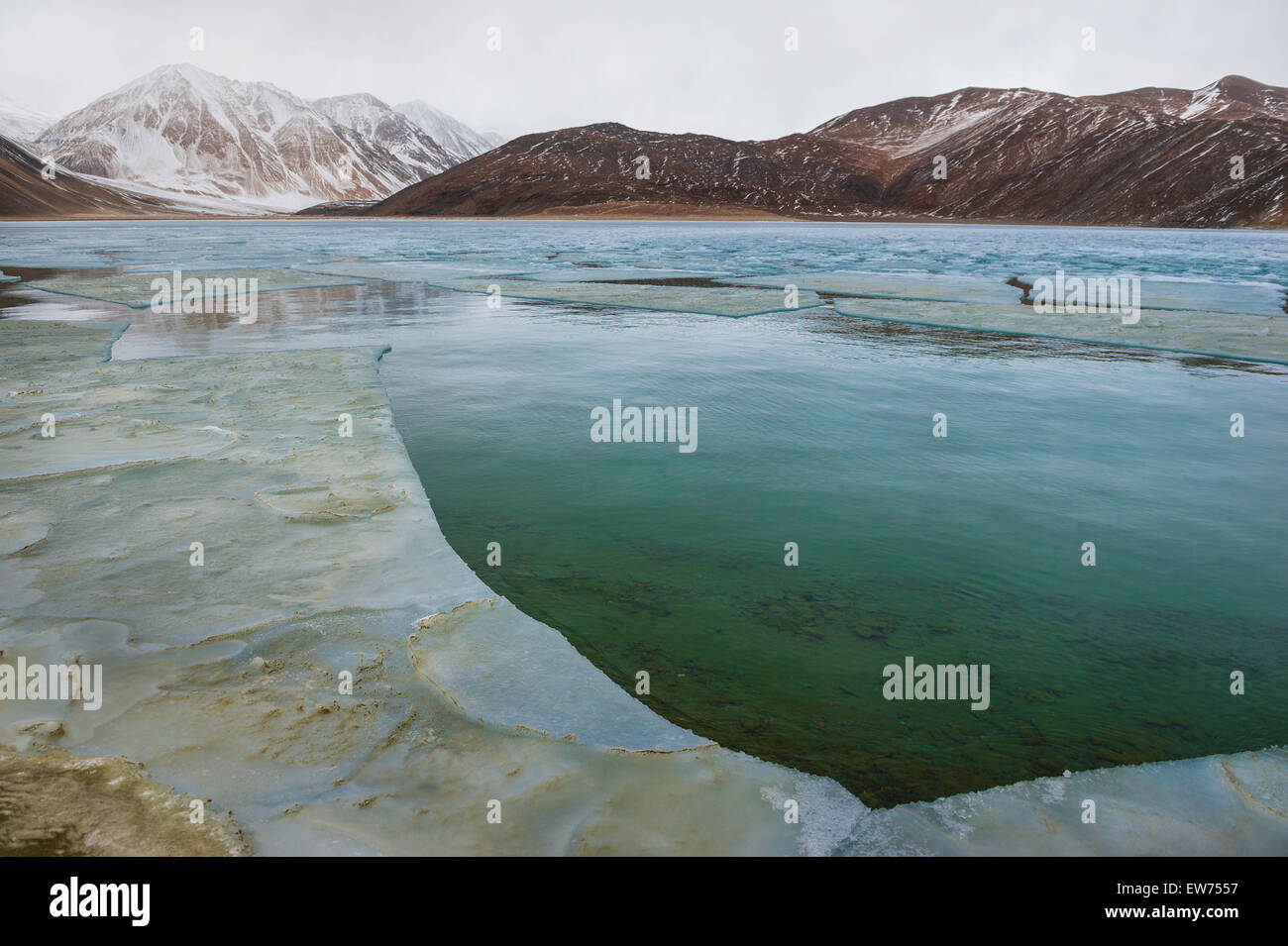 Lac Pangong semi congelé Banque D'Images