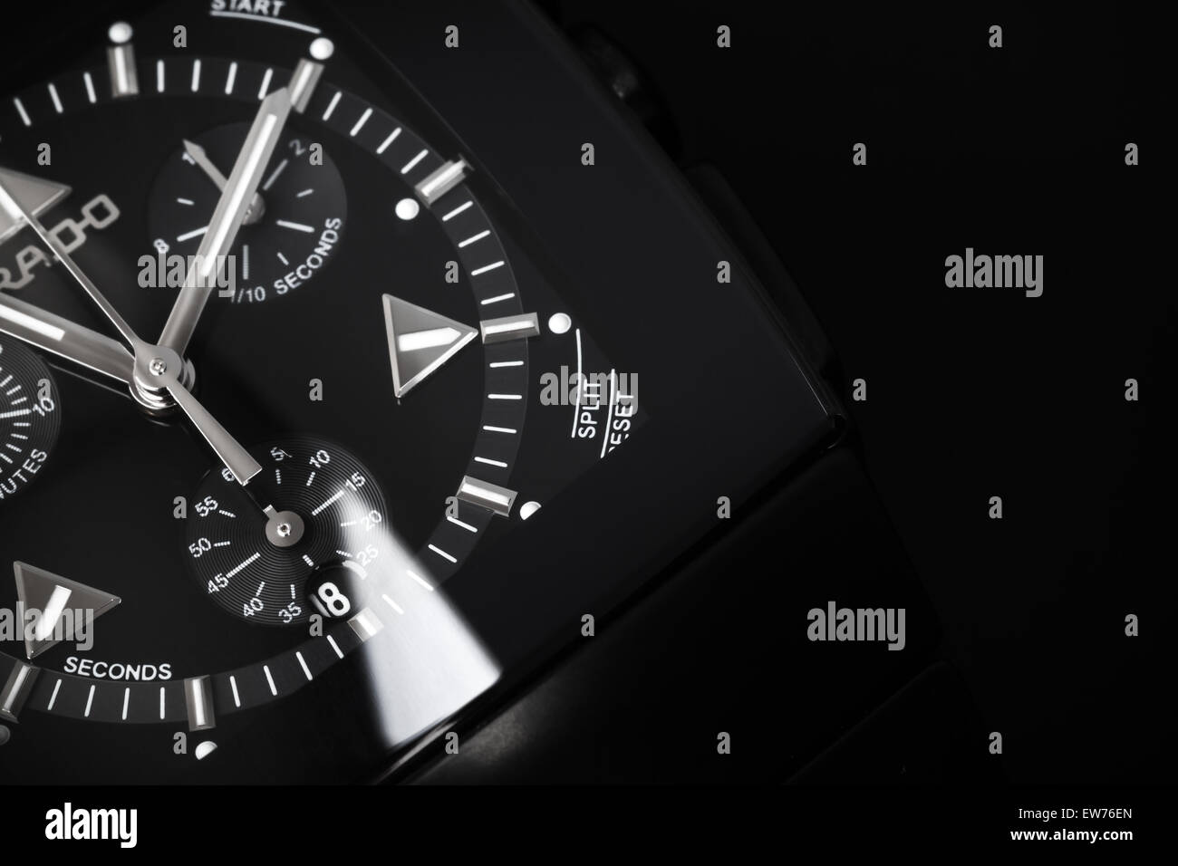 Saint-pétersbourg, Russie - le 18 juin 2015 : Rado Sintra Chrono Montre chronographe pour hommes, fait de la céramique high-tech noire Banque D'Images