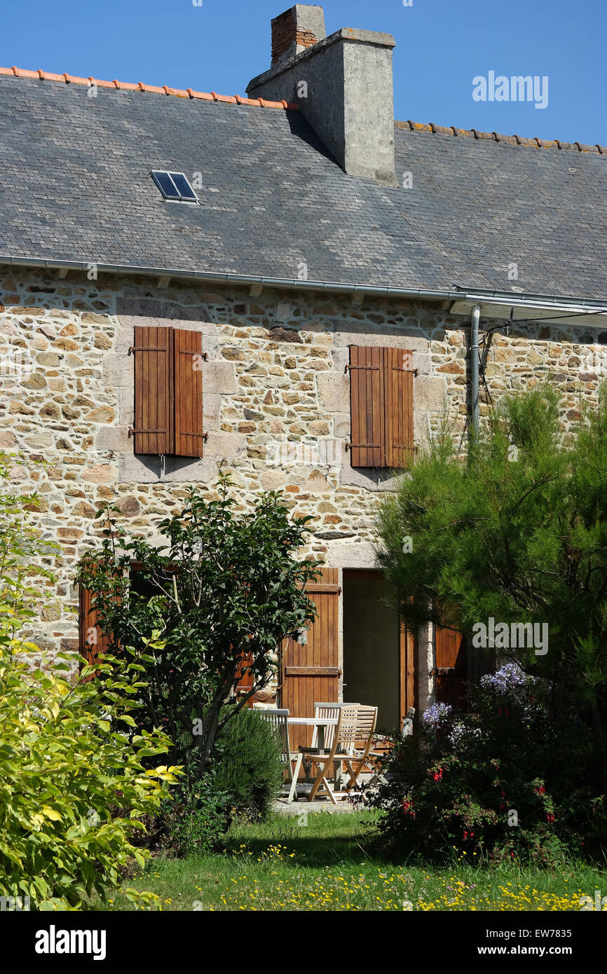 Cottage français près de la côte bretonne Banque D'Images