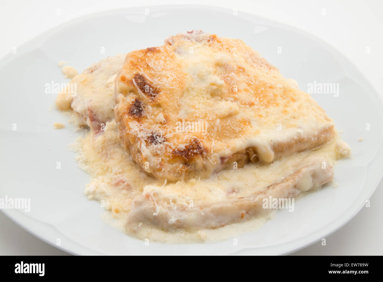 Griller le pain italien avec tartelette jambon, fromage mozzarella et du Banque D'Images