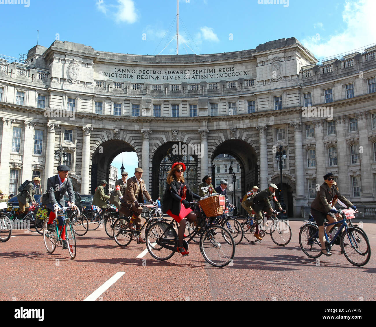 Tweed Run London, un événement où les participants vélos ride vintage et porter des vêtements de tweed. Doté d''atmosphère : où : London, Royaume-Uni Quand : 18 Avr 2015 Banque D'Images