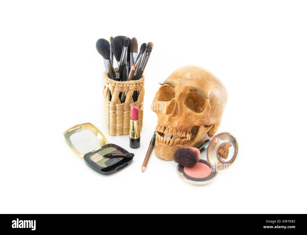 La beauté d'un miroir est mis en correspondance avec une femme d'être la dernière à gauche. Banque D'Images