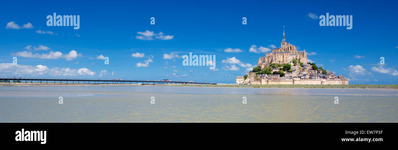 Vue panoramique du célèbre Mont-Saint-Michel, France, Europe. Banque D'Images