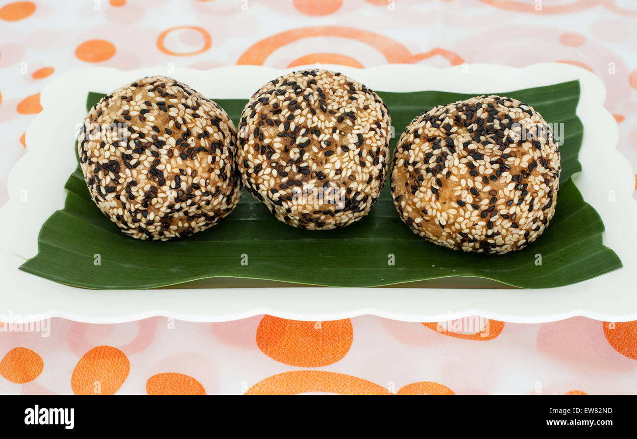 Thaïlande dessert, boules de sésame était dans la cuisine Thai street market Banque D'Images