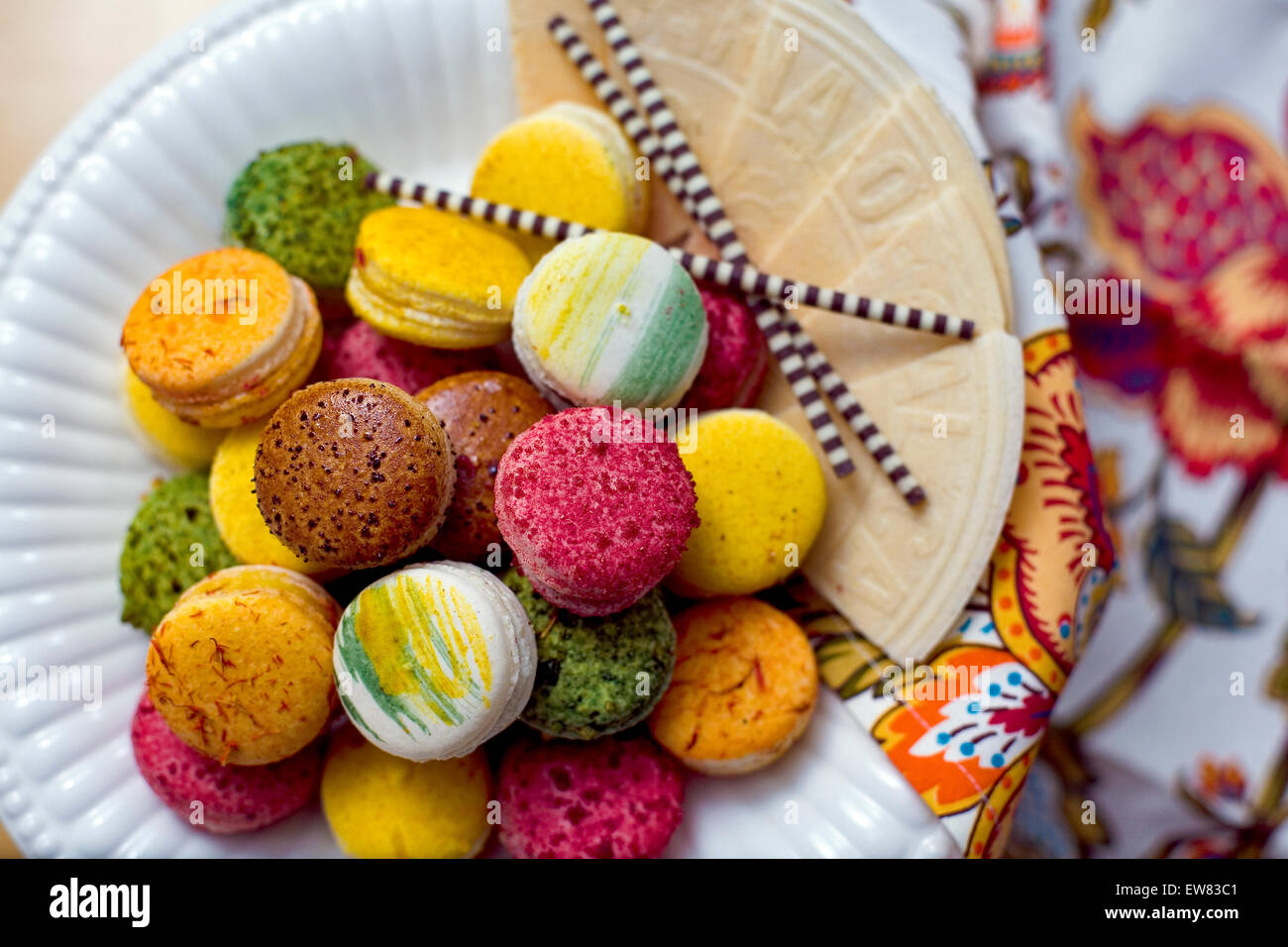 Macaron Français coloré pile. Banque D'Images