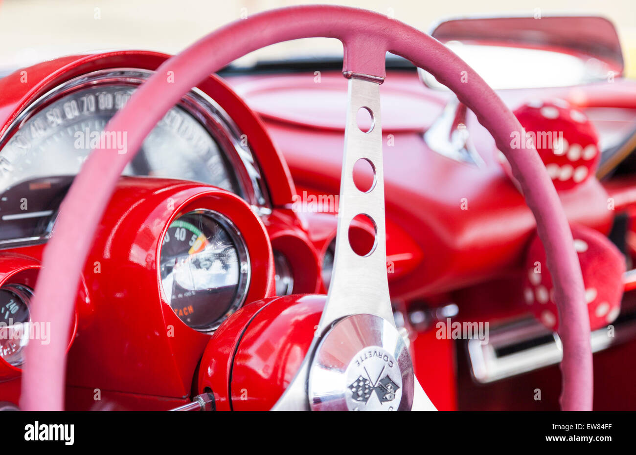 Antique Corvette rouge intérieur à 12 heures de Sebring Car race à Sebring en Floride Banque D'Images