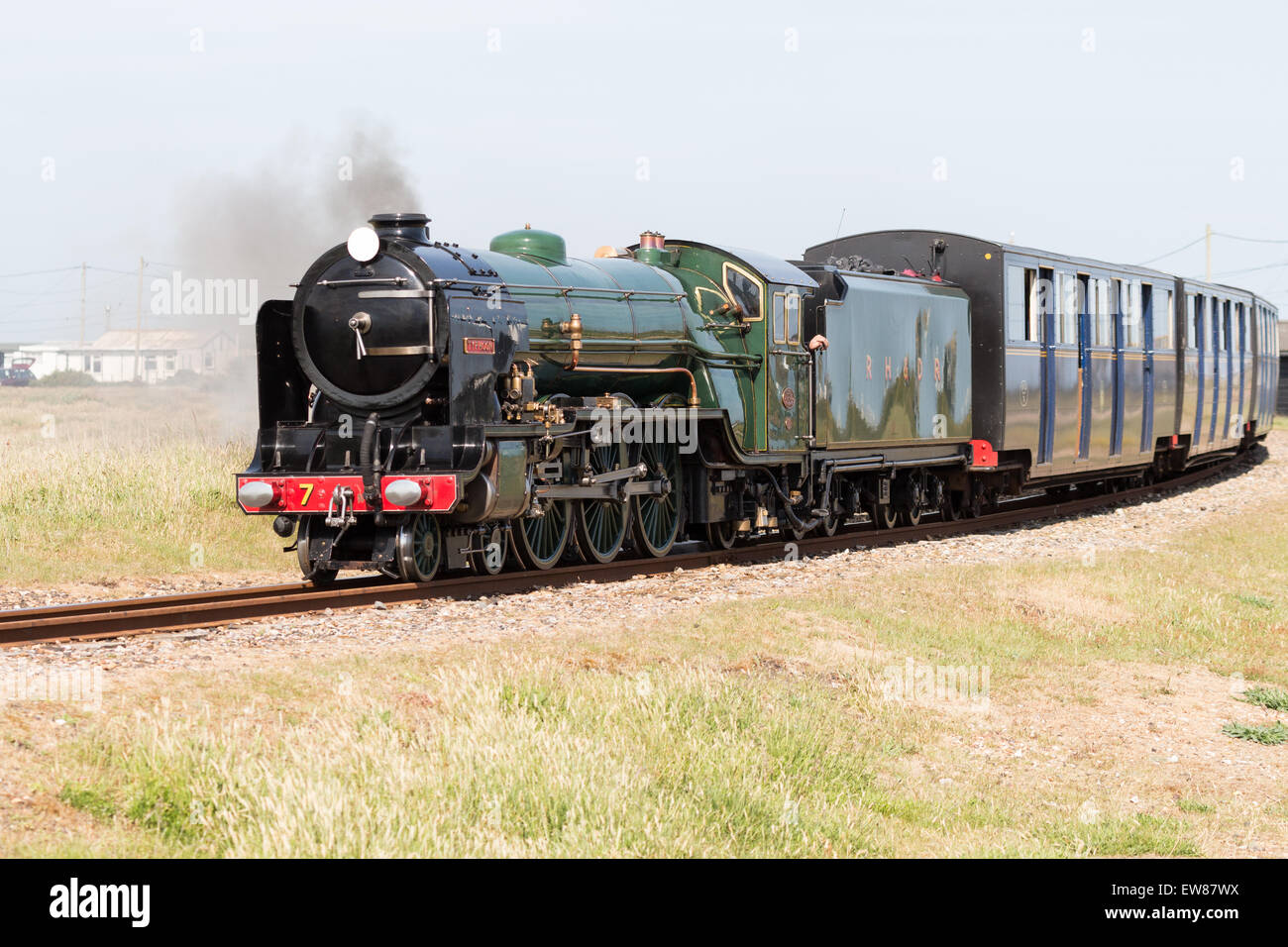 Petit train à vapeur sur le Romney, Hythe et Dymchurch Railway, Kent, Angleterre Banque D'Images