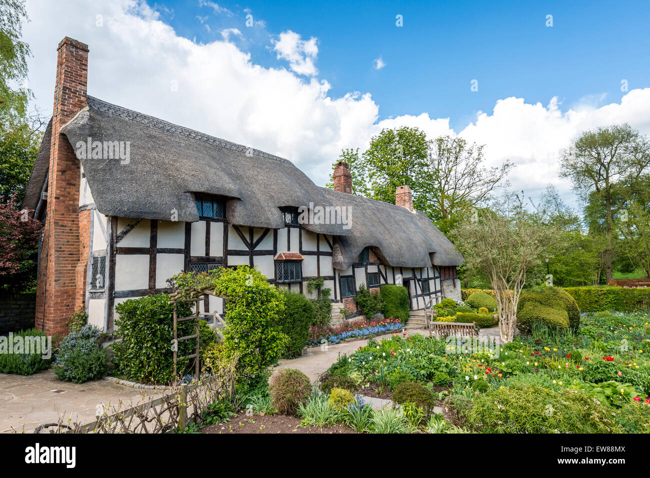 Anne Hathaway's Cottage et jardins à Stratford upon Avon a été la maison d'Anne Hathaway, la femme de William Shakespeare Banque D'Images