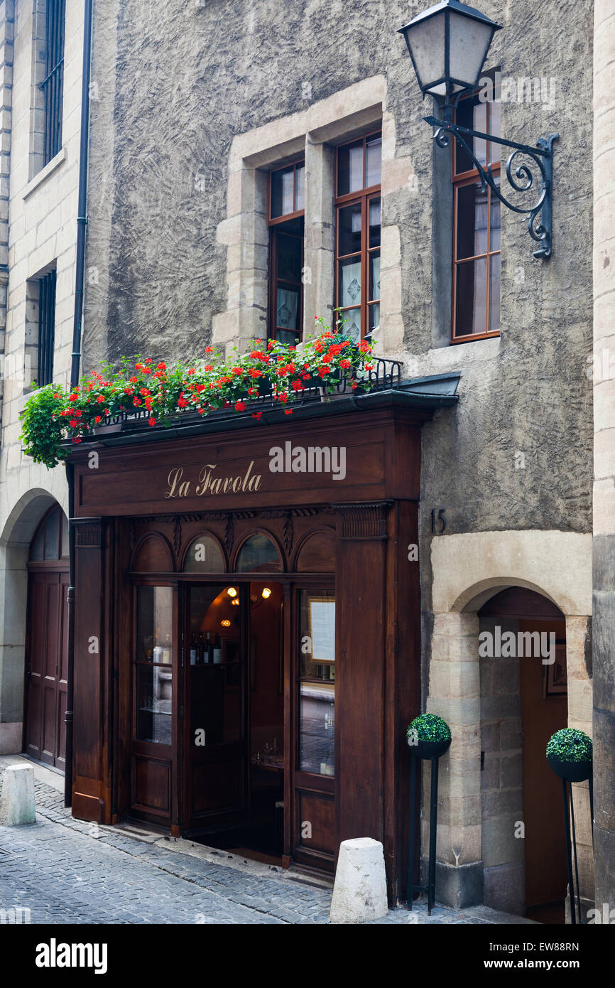 La Favola restaurant sur la rue jean-calvin dans la vieille ville de Genève Banque D'Images