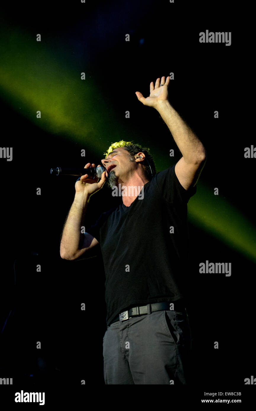 Toronto, Ontario, Canada. 19 Juin, 2015. American rock band de quatre pièces 'System of a down' aussi connu comme SOAD fait sold out show à l'Amphithéâtre Molson Canadian, à Toronto. Membres du groupe : MESHUGGAH, Daron Malakian, SHAVO ODADJIAN, JOHN DOLMAYAN. Crédit : Igor/Vidyashev ZUMA Wire/Alamy Live News Banque D'Images