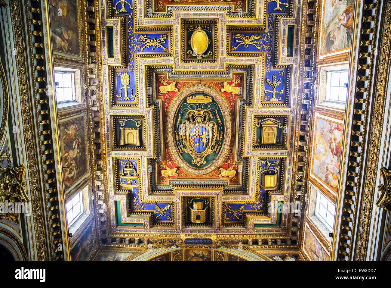Plafond de l'église San Marcello al Corso à Rome Banque D'Images
